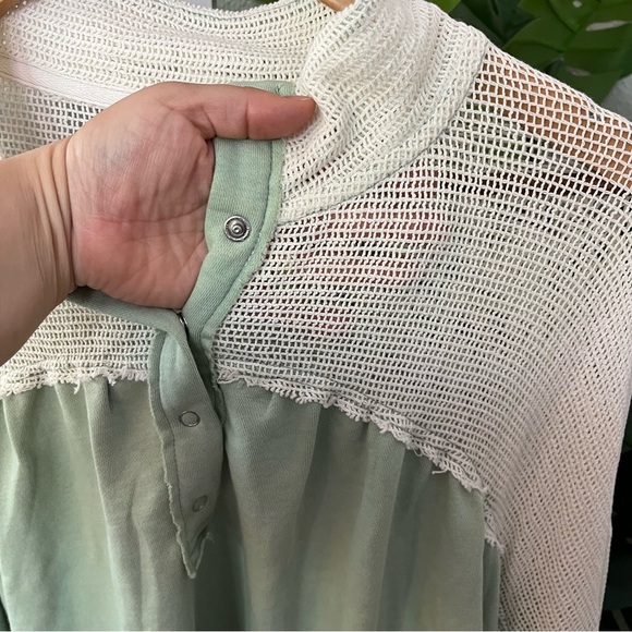 ✨ Urban Outfitters Sage Green & Cream Mesh Pullover Sz L | Lightweight Top - Picture 7 of 11